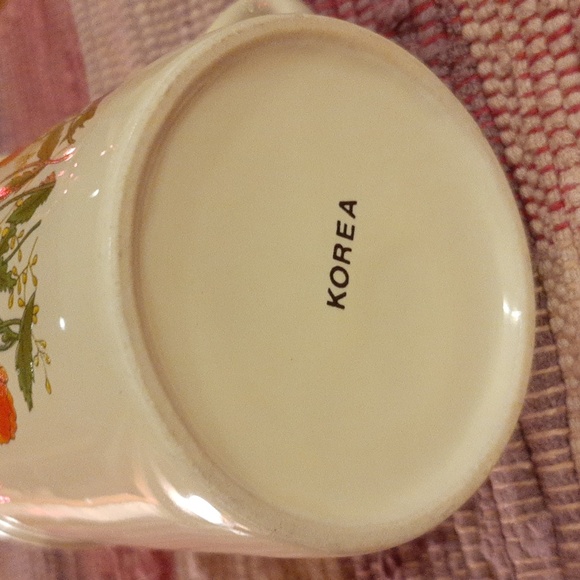 💕FREE WITH ANY PURCHASE OVER $20💕Vintage mug with picture of wild flowers - Picture 3 of 6